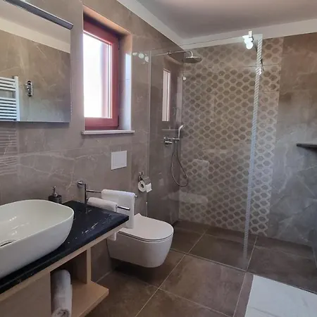 Vista 1 לינה וארוחת בוקר 4*