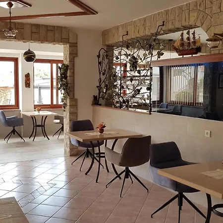 לינה וארוחת בוקר Vista 1 4*